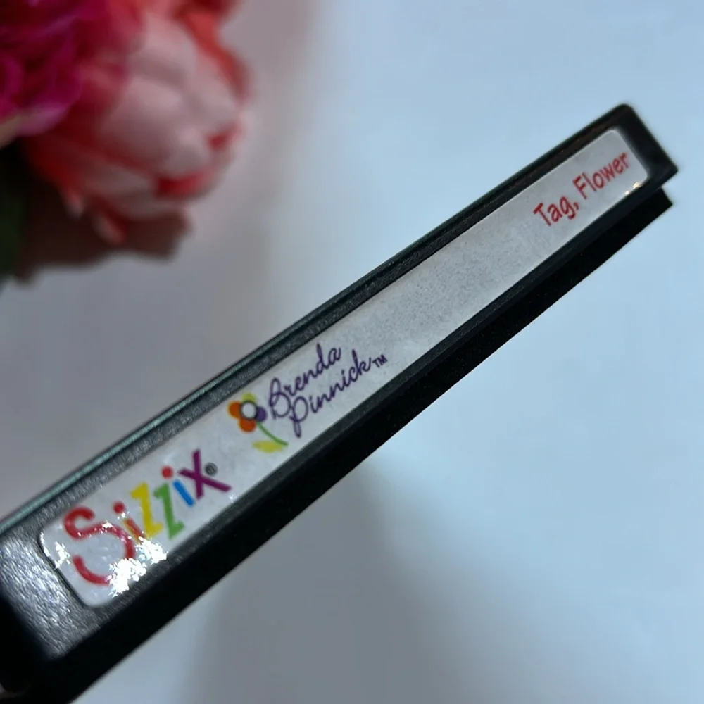 SIZZIX BRENDA PINNICK TAG FLOWER DIE CUT